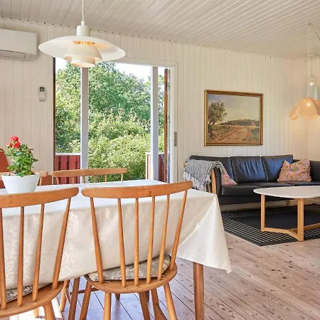 5 Person In Allinge-by Traum 알링에